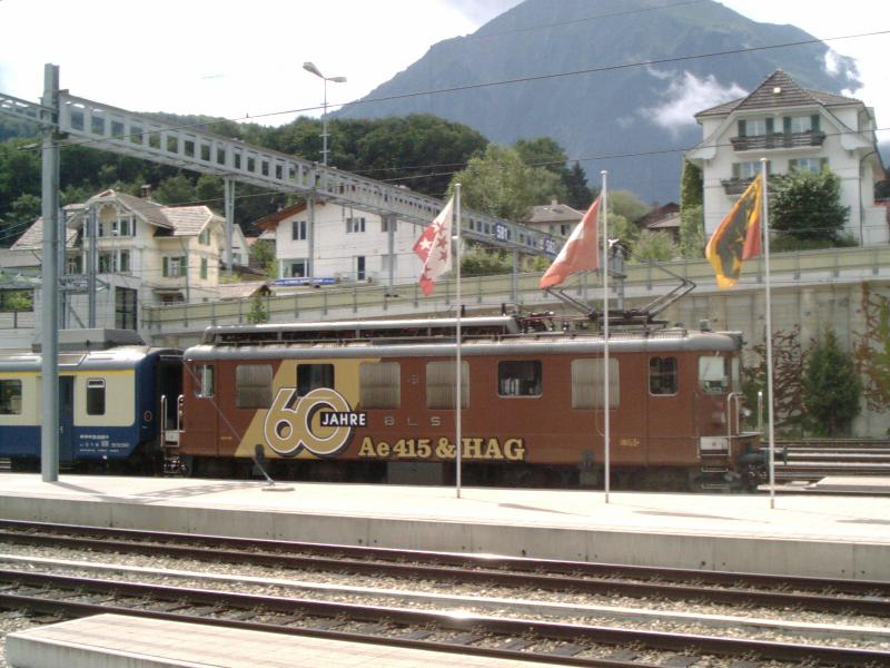 Ae 4/4 bzw. 415(60Jahre HAG) in Spiez.August 2004
