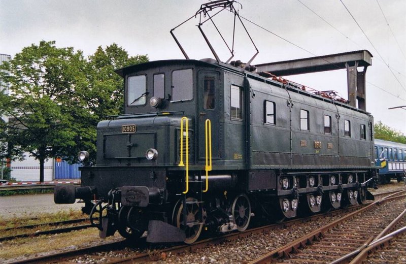 Ae 4/7 10905 beim Bahnfest in Wettingen im Mai 2003.Hinweis: Gescanntes Foto.