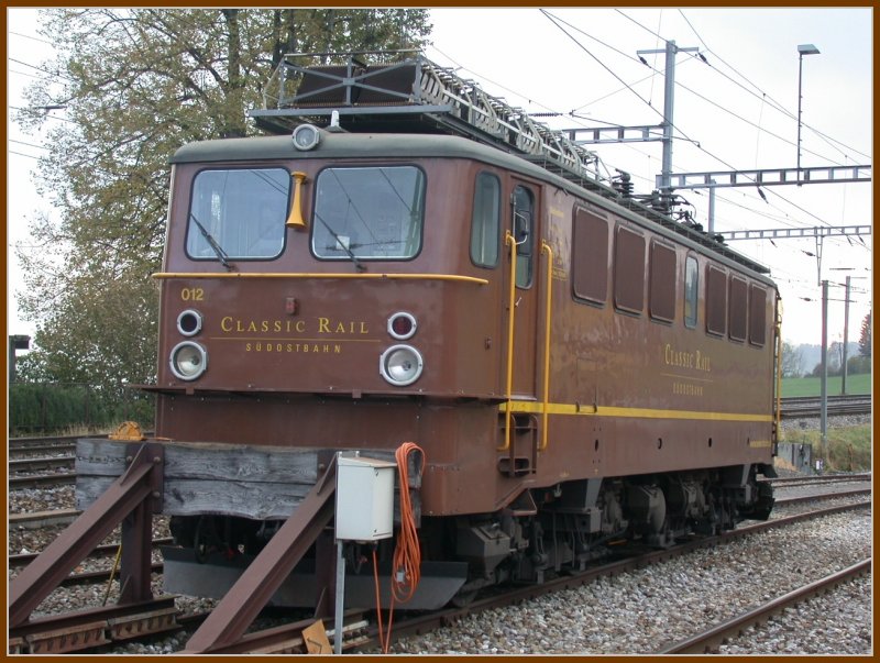 Ae 476 012-0 ex BR142 DR jetzt Classic Rail abgestellt in Samstagern. (10.11.2006)