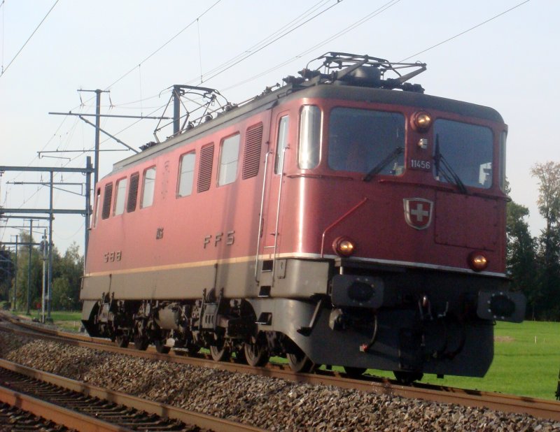 Ae 6/6 11456 auf Solofahrt zwischen Pfffikon SZ und Altendorf am 21.09.2007