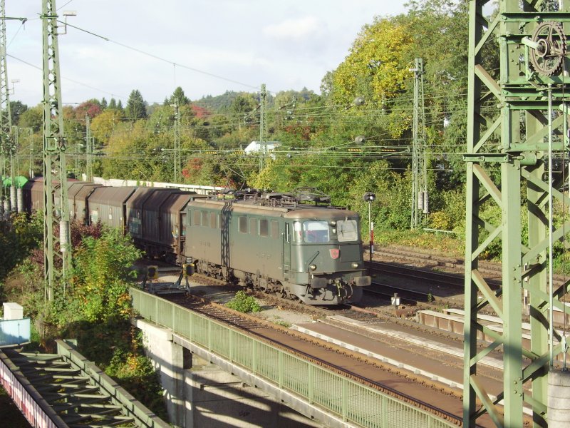 Ae 6/6 11504 der SBB fhrt mit dem FE 44696 Zrich-Limmattal - Kornwestheim in Singen(Htw) ein. 02.10.08
