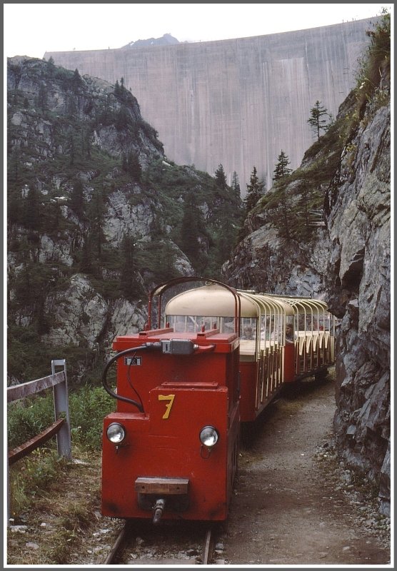 Akkulok Nr 7 unterhalb der Staumauer des Lac d`Emosson. (Archiv 08/77)