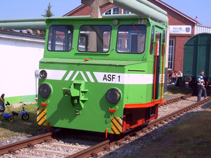 Akkuschlepplok ASF 1 (genannt auch Ameise) der Erfurter Bahn im Betriebshof der EB zum Betriebsfest 2008.Man konnte mitfahren. 