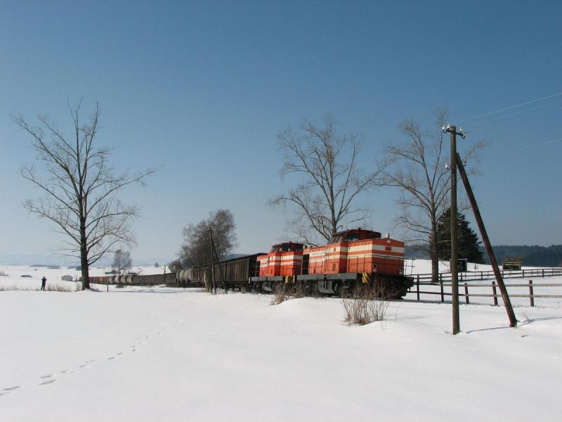 AL 41, ex 201 828 und AL 44, ex 110 891 der Augsburger Lokalbahn bei Hohenfurch (14.03.2006)
