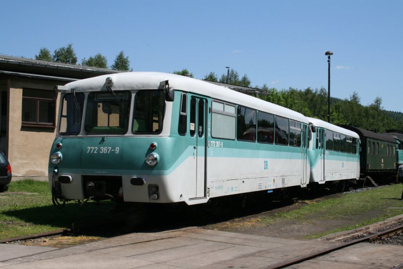 Alsslich der Museumstage im Eisenbahnmuseum Schwarzenbeg war auch 772 367-9 mit einem weiteren Ferkeltaxi zu Gast.24.05.09.