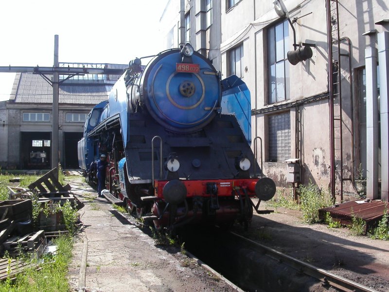 Albatros 498 022 unter Dampf im AW Ceske Velenice CZ am 11. Juli 06