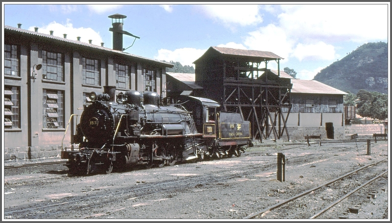 ALCO Lok 153 in Tubarao. (Archiv 04/1981)