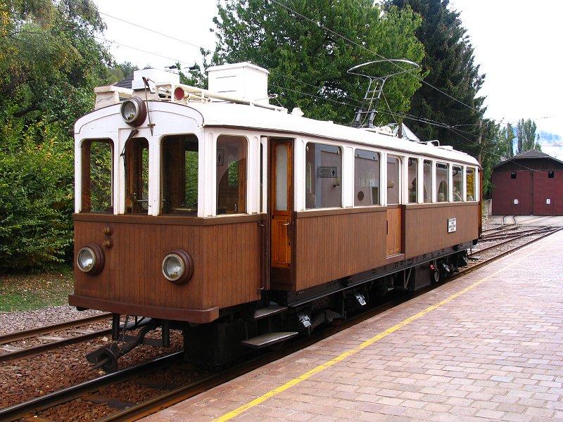 Alioth-Triebwagen der Rittnerbahn in Klobenstein/Collalbo, Oktober 2004.
