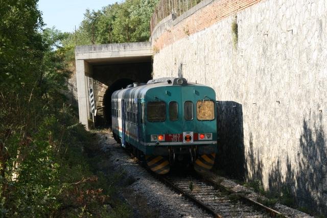 ALn 663 1131 auf der Fahrt von Avellino nach Benvento kurz vor  Chianche-Ceppoloni; 20.08.2007