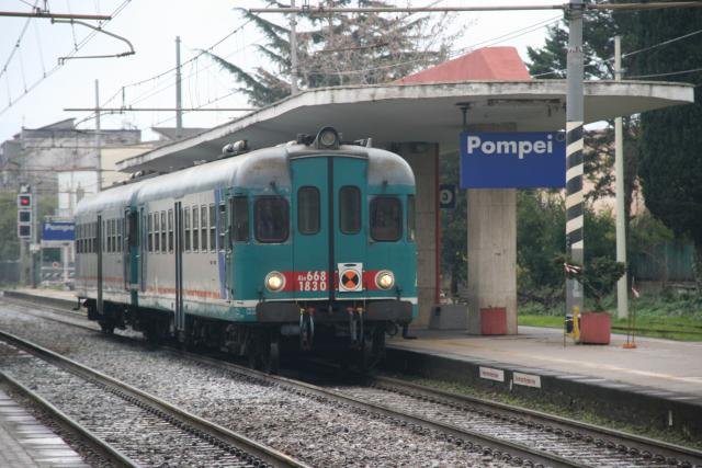 Aln 668 1830 bei der Durchfahrt durch Pompei; 18.11.2007