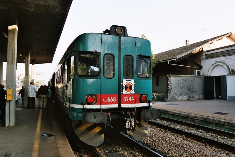 ALn668.3244 auf dem Weg nach Empoli in Castelfiorentino am 22.9.2004