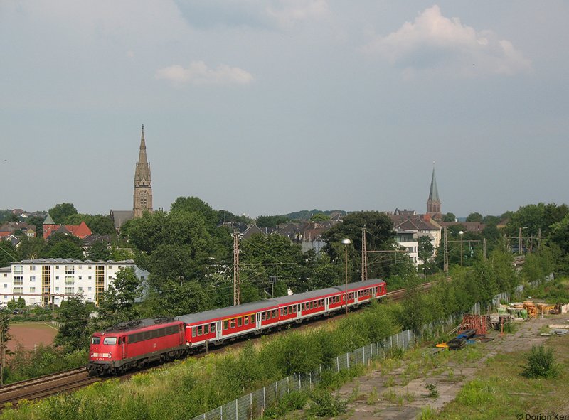Als die BR110 noch auf der Helleg-Bahn zwischen Soest und Dortmund unterwegs war. Aufnahme Dortmund H�rde im Sommer 2008.