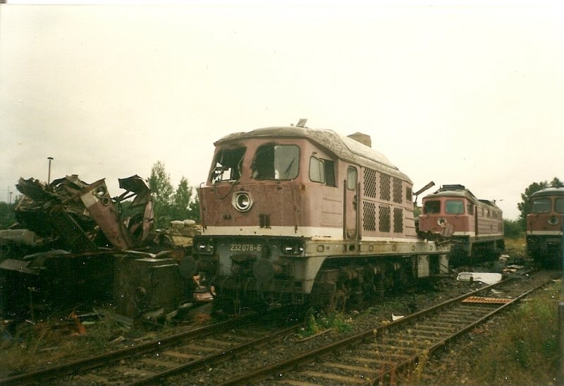 Als Eisenbahnfan tun solche Aufnahmen weh! F�r welche Lok diente der Schrott von der 232 078 im August 1998 in Seddin wieder neu ?