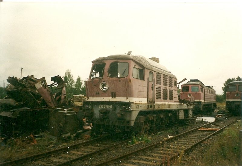 Als Eisenbahnfan tun solche Aufnahmen weh! Fr welche Lok diente der Schrott von der 232 078 im August 1998 in Seddin wieder neu ?