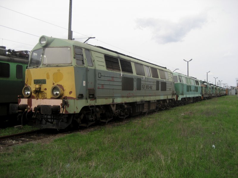 Als erste steht SU45-192. Weiter stehen SU45-010 und paar SM42. 15.04.2008 in Lublin.