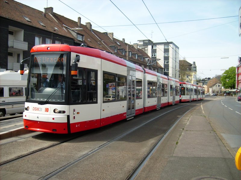 Als erster planmiger NGT8 die Traktion aus Wagen 4 und 6 an der Haltestelle  Am Zehnthof  in Richtung Brackel.