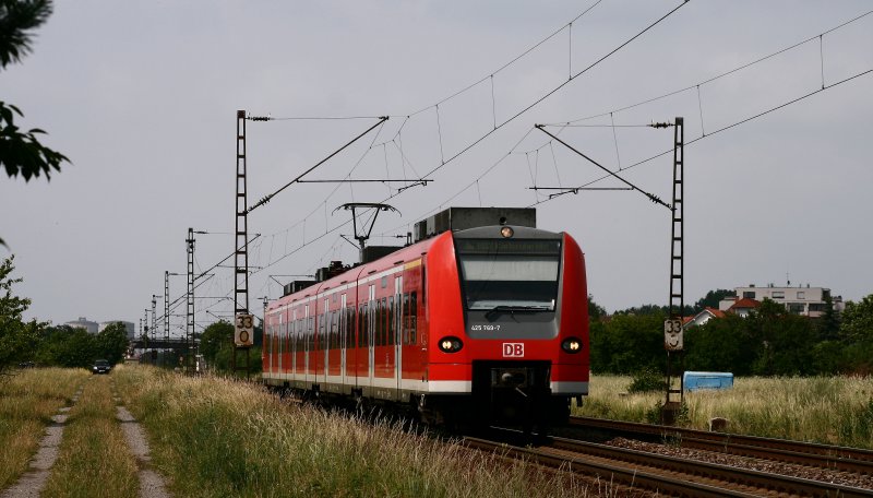 Als RB 18621 ist die Quitschiebahn mit der Nummer 769 am 07.06.08 zwischen Wiesental und Graben-Neudorf unterwegs.