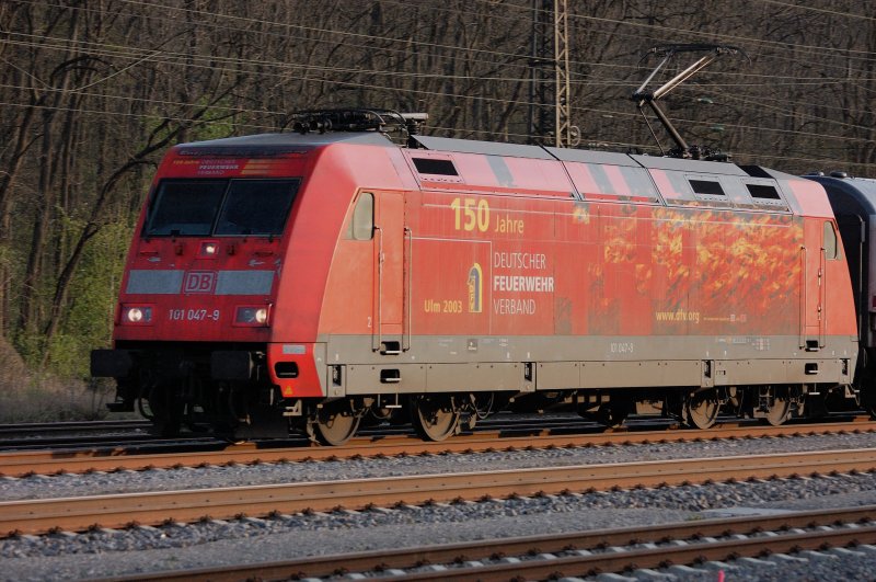 Als w�r sie heut schon durchs Feuer gegangen... 101 047-9 mit dicken  Ru�spuren  an der Front. Aufgenommen in der Abendsonne des 15. Mai 2008.