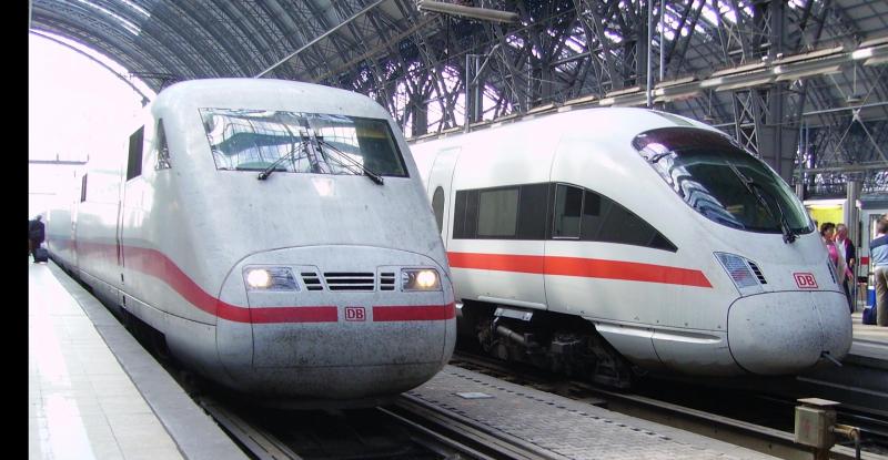 Alt und Neu 401 und 411 am 25.09.05 in Frankfurt .