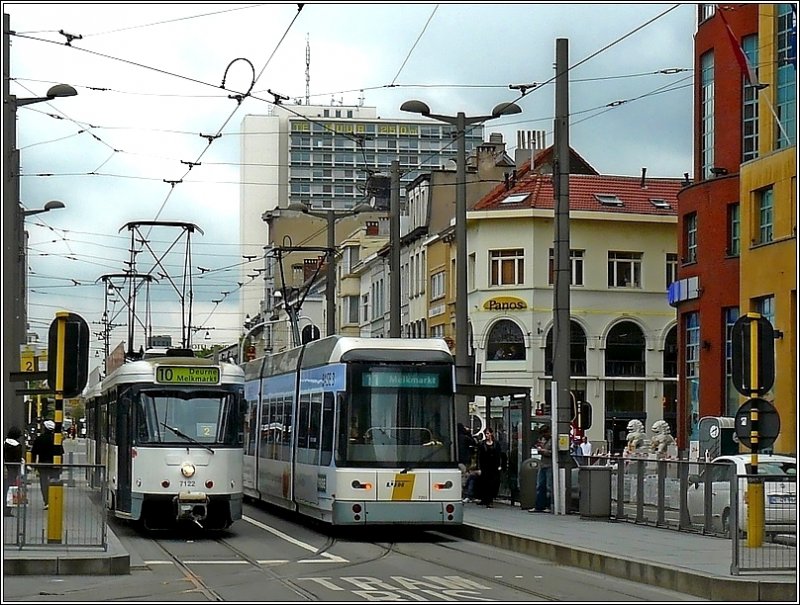 Alt und neu nebeneinander in den Straen von Antwerpen am 13.09.08. (Hans)