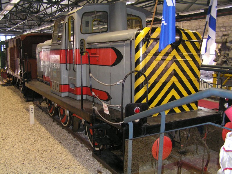 Alte Bekannte in der Halle des Eisenbahnmuseums Haifa, eine V 60 in ansprechendem Design der 60iger Jahre der Israelischen Staatsbahn.
Haifa, 08.02.2007