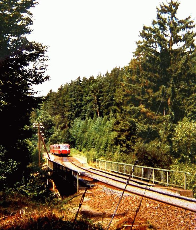 Alte (vorne) und neue Straenbrcke im Kpperner Tal, 1. Hlfte der 1980iger Jahre.
