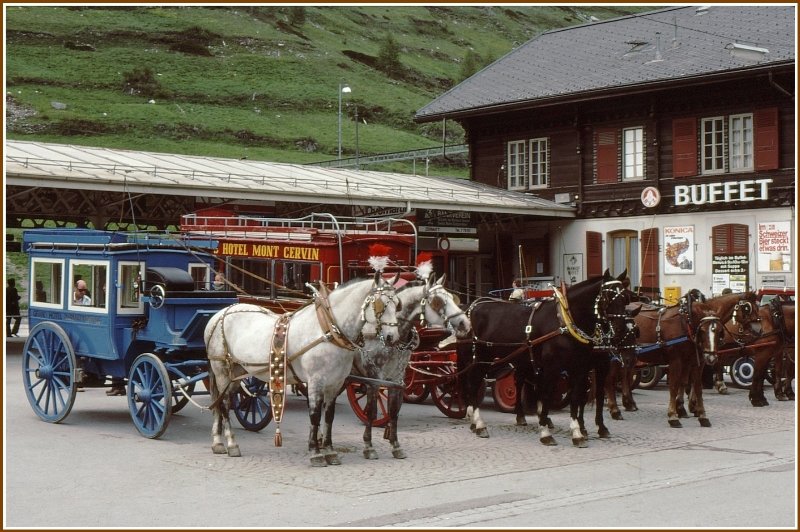 Alter BVZ Bahnhof im autofreien Zermatt. (Archiv 05/77)