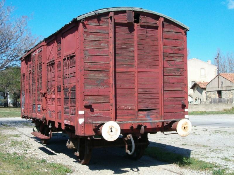 Alter Gterwagen in Miramas (31.03.2004).