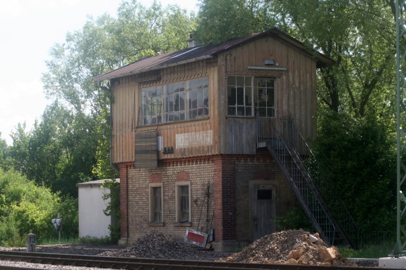 Altes Stellwerk am Bahnhof Steinsfurt. Bild aufgenommen am 4.5.09.