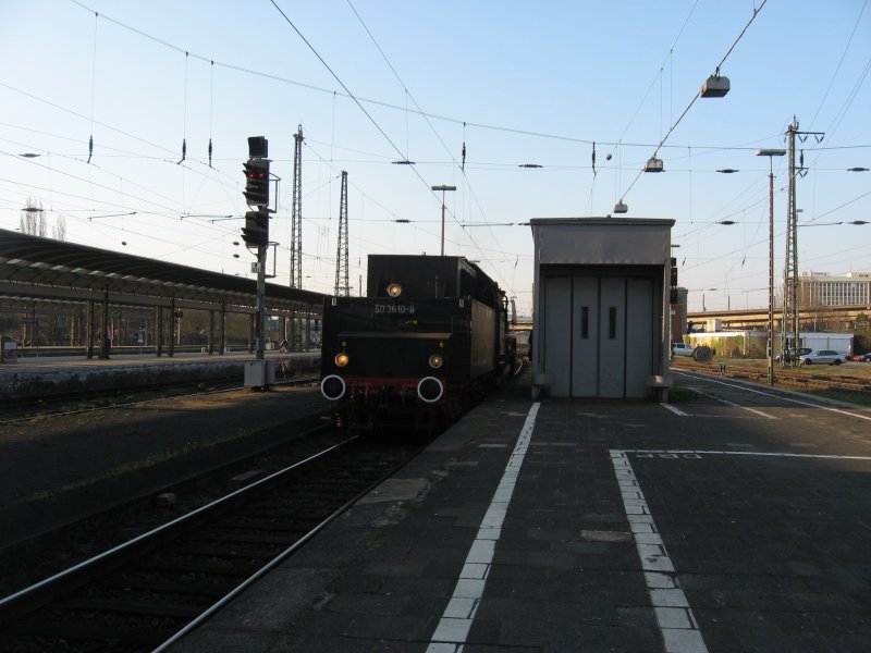 Am 01. April 2007 ist 50 3610-8 mit einem Sonderzug von Bochum-Dahlhausen (Eisenbahnmuseum) nach Hagen und zurck gefahren. Hier beim Umsetzen in Hagen Hautbahnhof
