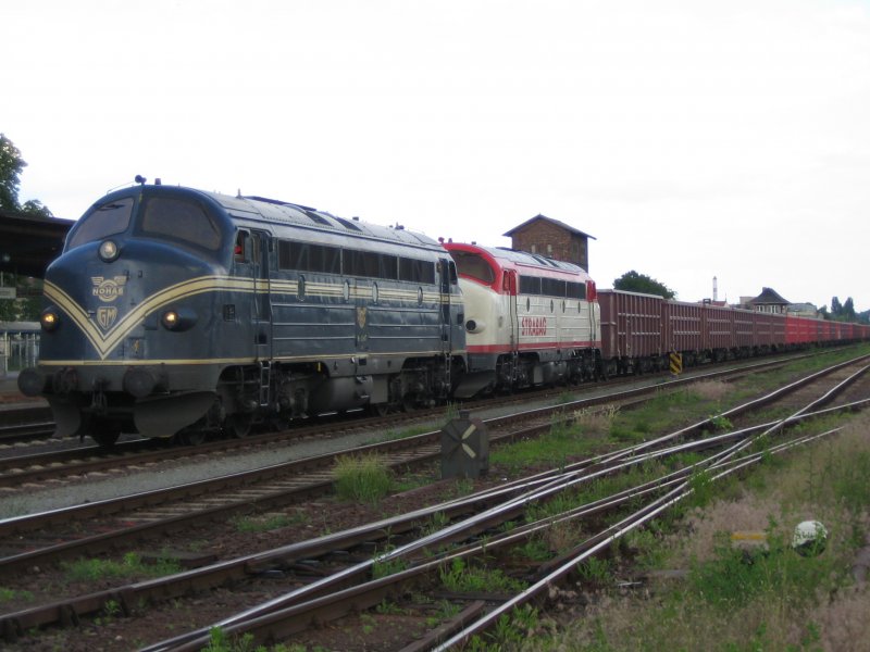 Am 01.06.2009 standen die beiden V170 mit leeren Schotterwagen in Haldensleben am Bahnhof und warteten auf ihre Abfahrfahrt richtung Oebisfelde.
