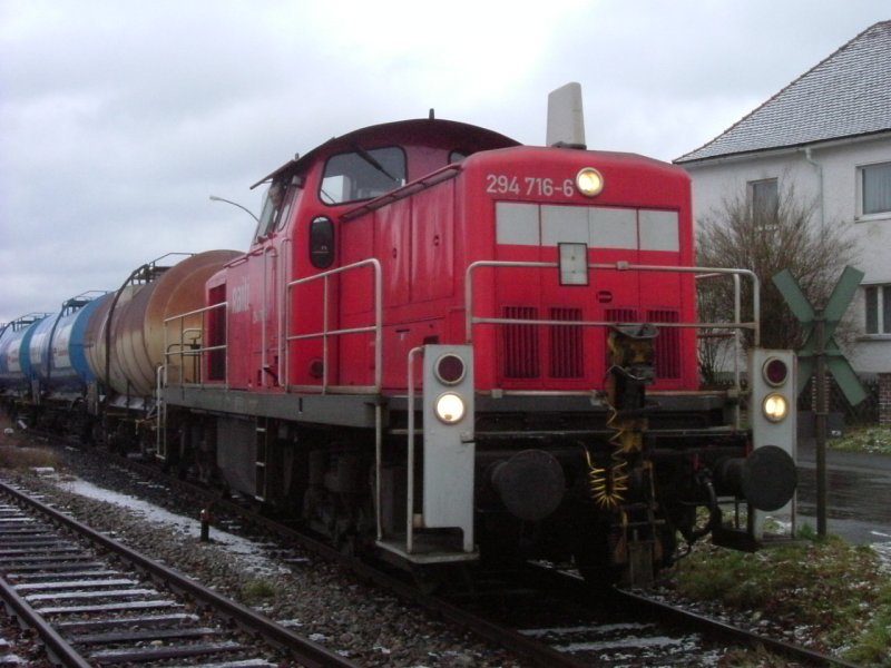 Am 02.01.2007 rangierte 294 716 einige Flssigkaolinkesselwagen in Hirschau (NHIR) (Strecke Amberg-Schnaittenbach)