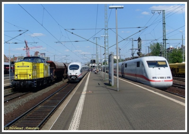 Am 04.05.2008 kam es im Bahnhof Frankfurt am Main-Sd zu dieser Begegnung von 203 737 der SC Rail Leasing Europe im Bauzugdienst mit 403 012 und 401 079, die fast zeitgleich am selben Bahnsteig einfuhren. 