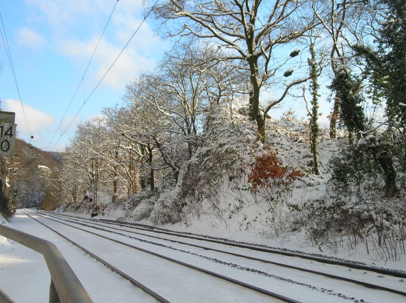 Am 05.01.2009 zeigt sich die verschneite Bahnstrecke Witten-Wetter wahrhaft sthetisch.