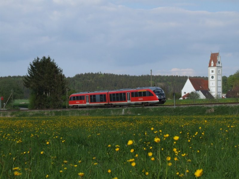 Am 05.05.2008 legt sich 642 076 in Billenhausen in die Kurve.