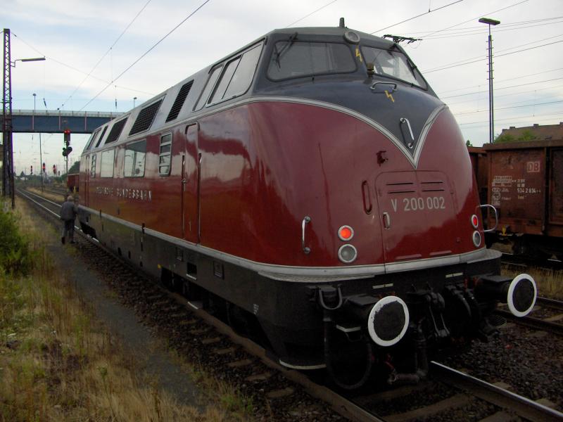 Am 05.07.2005 kam zufllig V200 002 durch Aschaffenburg in Richtung Frankfurt(Main).