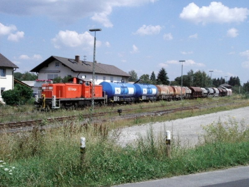 Am 06.08.2004 steht 294 262, die mittlerweile 294 762 heisst, im Bahnhof von Hirschau und wartet auf den damaligen  Service  einer Schiebelok! (Strecke Amberg-Schnaittenbach)