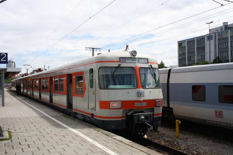Am 07.06.2009 war der ET 420 501-9 auf Sonderfahrten zwischen M�nchen Ost und Ismaning unterwegs. 