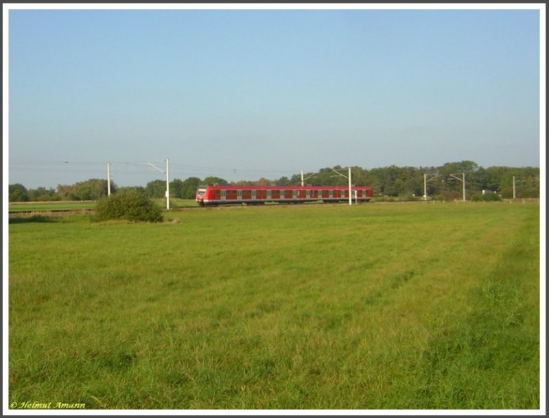 Am 07.10.2007 befand sich die S1 nach Rdermark - Ober-Roden mit 423 442 auf der Fahrt durch die Felder hinter Rodgau-Rollwald nur noch wenige Kilometer vom Endbahnhof entfernt.