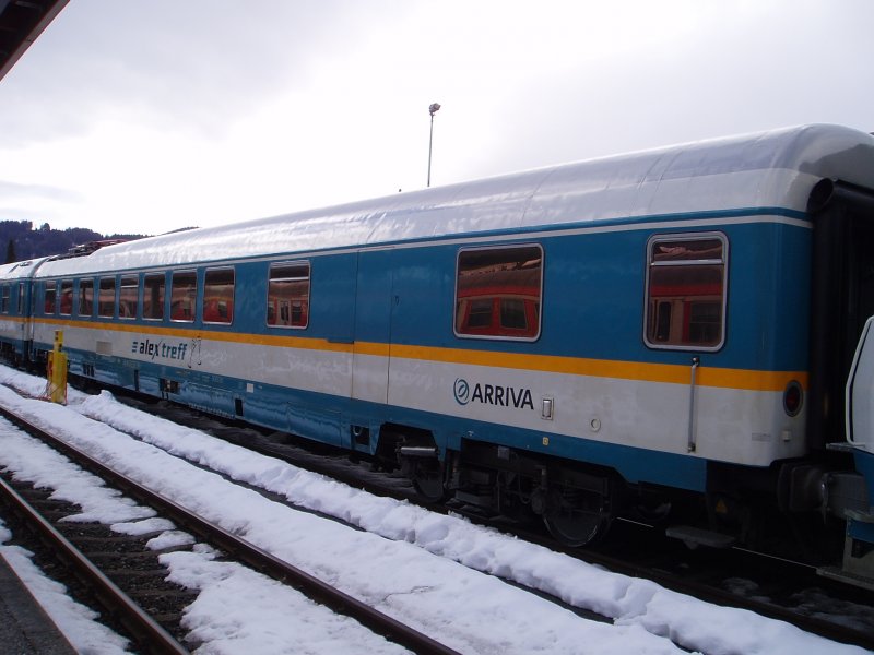 Am 08.03.2009 Nachmittag steht ein ALEX Treff Waggon mit Stromabnehmer im Bahnhof von Oberstdorf.Man beachte das der Waggon schon mit der Neuen Farbgebung da steht.Dies ist erst seit ca. 2 Wochen.