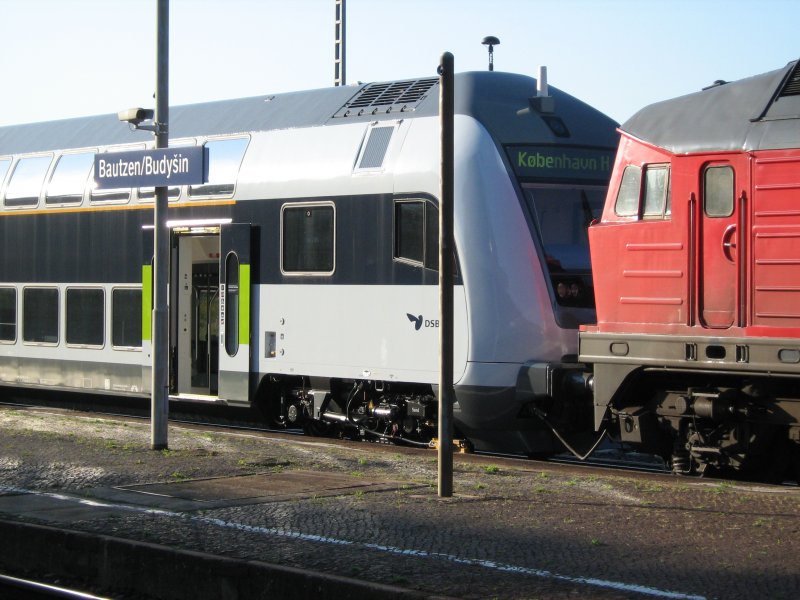 Am 08.09.2009 am Morgen im Bahnhof Bautzen - Probefahrt Bmbardier mit Doppelstockwgen fr die DSB. Man beachte die Zugzielanzeige. Es wre schn, wenn es solch eine Verbindung aus Ostsachsen nach Dnemark gbe.