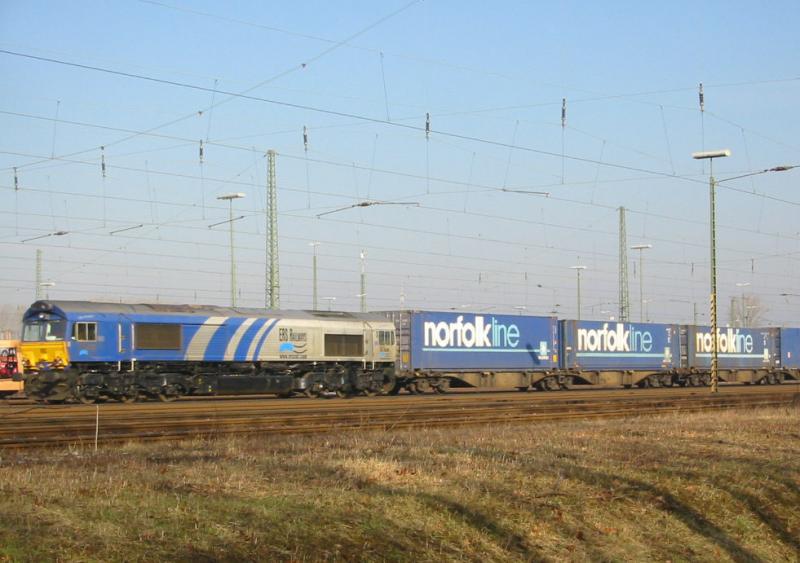 Am 09.02.2005 gegen 14:20 Uhr passierte ein Gterzug mit einer Class 66 von ERS Railways den Rangier- und Gterbahnhof in Karlsruhe. Die Lok mit der Nummer 6603 fuhr nach Auskunft von Matthias Beth von ERS Railways mit dem Zug 80732 im Plan des 40113, der zuvor storniert worden war.