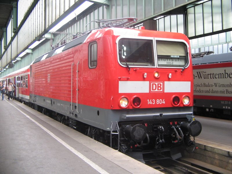 Am 1. August stand diese Lok mit frischer Revision in Stuttgart mit einem Regionalzug bereit.