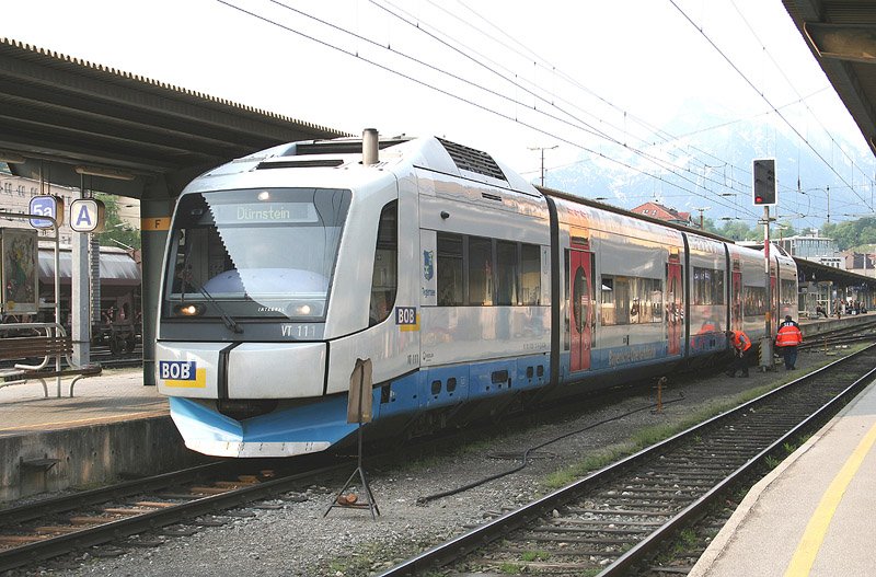 Am 1. Mai 2009 konnte ich den BOB-Integral VT 111 in Salzburg Hbf bei seiner j�hrlichen Fahrt in die Wachau ablichten.
Zugnummer D 19345.