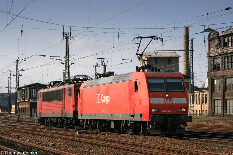 Am 10.04.07 verlie dieses Doppelpack, gefhrt von 145 009, den Chemnizer Hbf in Richtung Dresden.