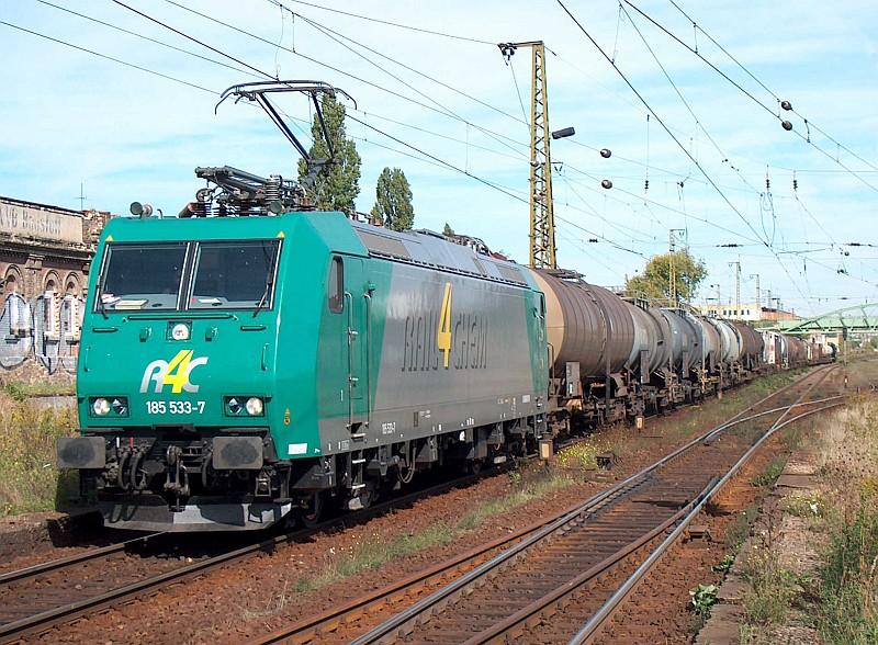 Am 10.09.04 war 185 533-7 der R4C auf der KBS 580 nach Grokorbetha unterwegs