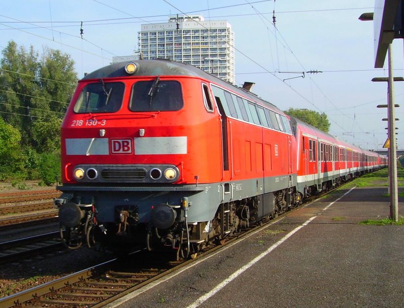 Am 10.10.06 fhrt 218 130 und eine weiter 218 ihren BASF Zug in die BASF.
