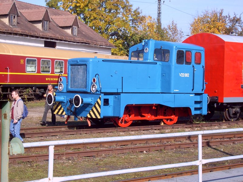 Am 11. und 12.10.08 fotografierte ich diese V22 002 im BW Weimar.