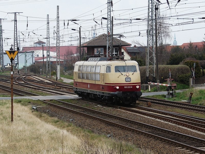 Am 11.03.08 fuhr 103 222 dann ohne ihren Zug wieder neuen Aufgaben entgegen. (Stralsund-Srg)