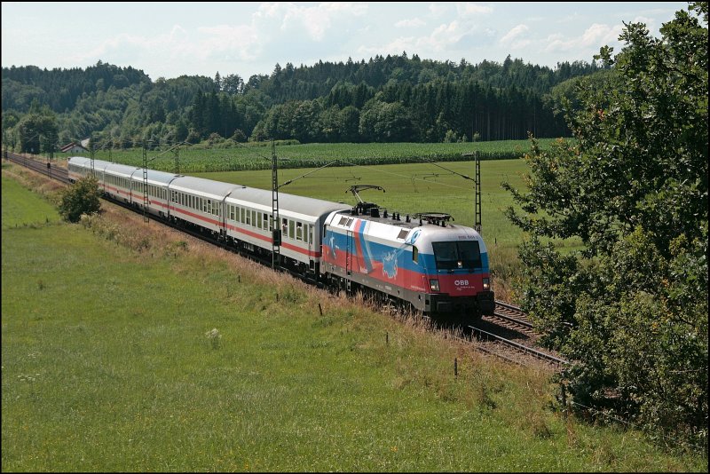 Am 11.07.2008 hat die 1116 084  Russland  die Aufgabe den IC 2082  Knigssee  von Hamburg nach Berchdesgaden Hbf zu bespannen. 

